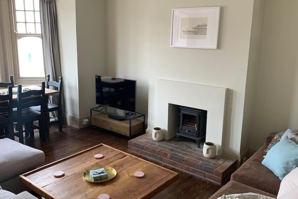 Vakantiehuis Lovely 4 Bedroom Home, Stones Throw From The Hove